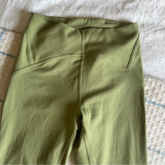 Lululemon, Color Sold Out Online - Picture 2 of 5